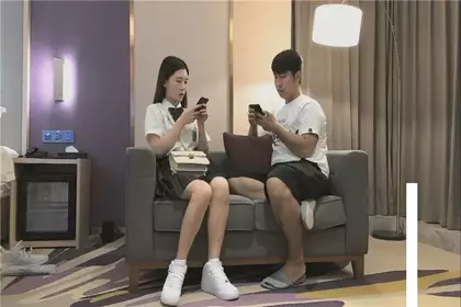 19岁极品清纯乖乖女，娇羞软萌惹人爱，挑选几个终于留下