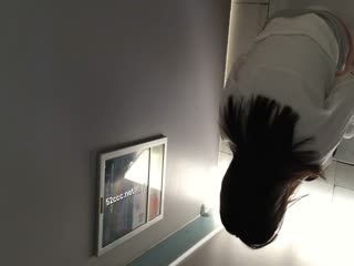 国产公厕定点拍摄系列50 清纯可人的妹子笑起来很是甜美